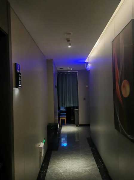 前天去北京按摩会所店,这家店的风格,真让人眼前一亮