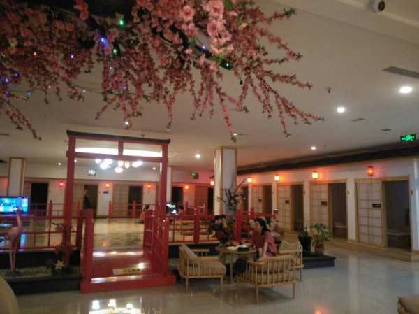去了昆明洗浴会所店,经常和朋友一起去