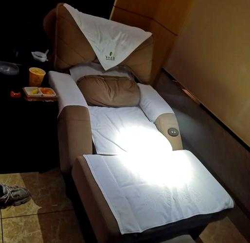 上个月去了重庆足疗会馆,体验完人生没有遗憾