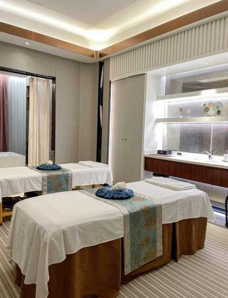 上个月去了南京桑拿会所店，spa会所服务和接待都是顶级的