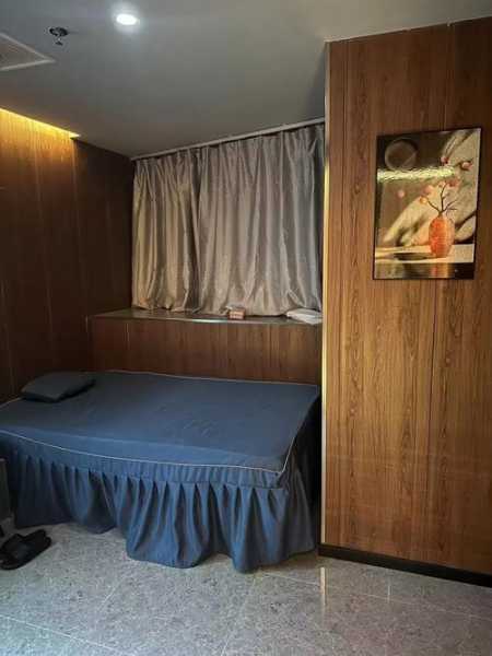 上个月去了上海按摩会所,经常和朋友一起去
