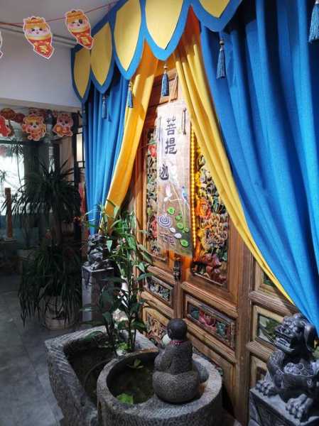 去了郑州推拿会馆,这家店的风格,真让人眼前一亮