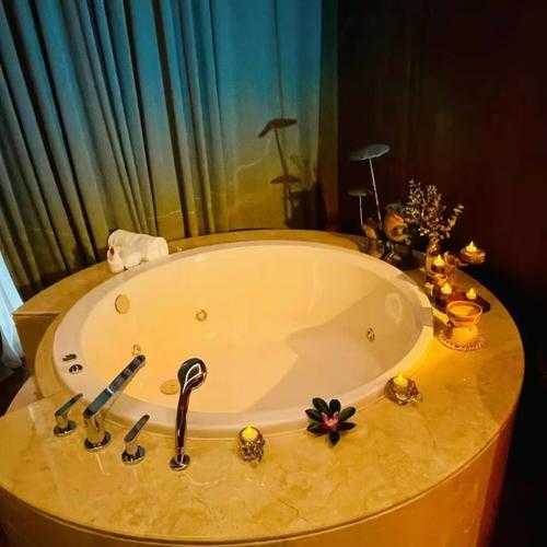 上个月去了青岛水疗会所，推荐您看看专业spa