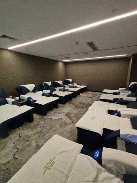 上个月去了深圳休闲会所店,推荐您进来看看,一定让您满意的