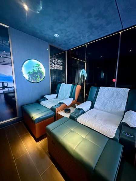 上个月去了成都解压会所店,推荐您进来看看,一定让您满意的