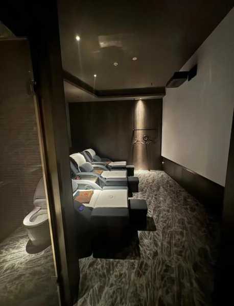 上个月去了成都足浴会所店,推荐您看看专业spa