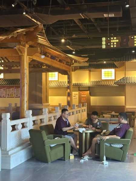 前天去杭州洗浴会所店,这家店的风格,真让人眼前一亮
