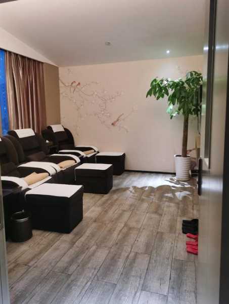 前天去郑州按摩会所店,这家店的风格,真让人眼前一亮