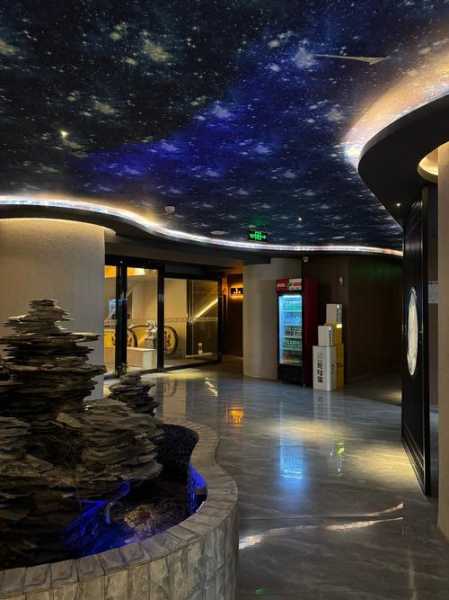 前天去青岛水疗会所店,这家店的风格,真让人眼前一亮